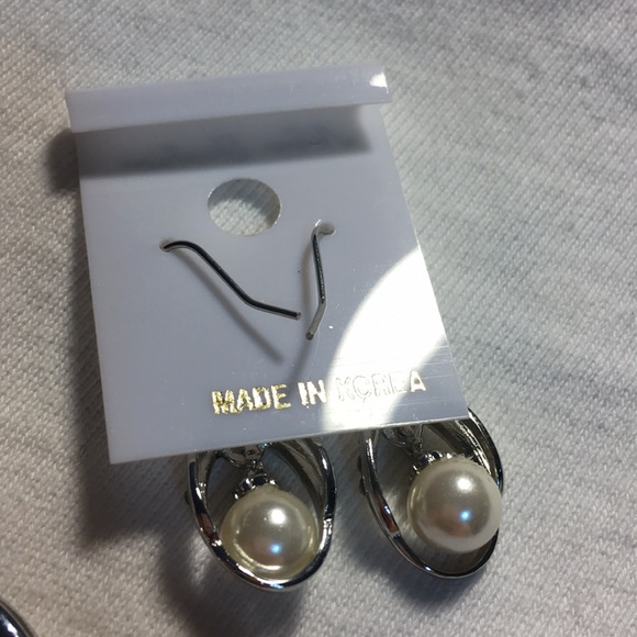 Set: Silver Pearl Earrings & Necklace - Picture 4 of 4